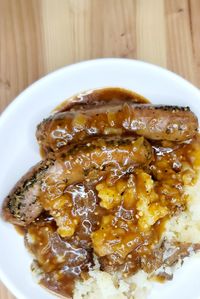 Bust out the stout beer and make this delish Smoked Bangers & Mash! #bangersandmash #castironcooking #homemadebangersandmash