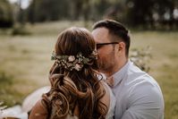 Den Artikel zum Bild findet ihr auf www.weddicted-feelings.de #weddictedfeelings #wedding #weddingblog #hochzeit #hochzeitsblog #hochzeitsblogger #hochzeitsinspiration #weddinginspiration #weddingideas #wirheiraten #hochzeit2021 #hochzeit2020 #wedding2021 #wedding2020 #isaidyes #brautpaar #verlobt💍 #verlobt #styledshoot #shooting #shoot #fotoshooting #styledshoot #brautpaar #couple #weddingshoot