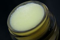 Mmmmmm... homemade lipbalm with soothing beeswax :) I need to try this!