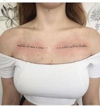 Confira 80 fotos com inspirações de frases para tatuagem. Além disso, muitas dicas para escolher o lugar perfeito para tatuar a sua.