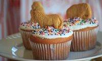 Easy but effective! Animal biscuits on cupcakes. Perfect for a zoo party, circus party or jungle party. Check out our other Kid Birthday Party Ideas.