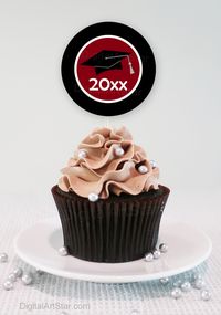 Printable graduation cupcake toppers in burgundy and black to decorate your cupcakes for your graduation party!