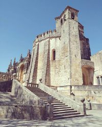 📍 Tomar (Portugal) 🇵🇹 Esta fascinante ciudad del centro de Portugal es una de las antiguas sedes de la Orden de los Templarios y está dominada por un castillo (templario) en cuyo interior se encuentra en Convento de Cristo #tomar #portugal #templarios #temple
