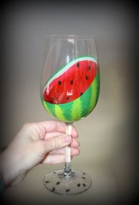 Verre à vin tranchés ouvert fruits d'été par TheTattooedButterfly