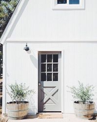 Spring Curb Appeal: Front Porch PlantersBECKI OWENS