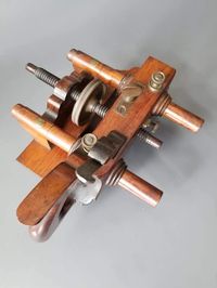 Exquisite Rosewood SANDUSKY No. 140 Center Wheel Plow Plane – Jim Bode Tools