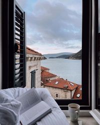 Books | Places | Interior on Instagram: “This would be my ultimate Valentine’s Day experience. ;) Beautiful photography taken by @sofikulin #prettybookplaces #valentine”