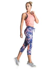 Un haut fluide qui dégage les épaules, un bas respirant (notamment derrière les genoux) et confort, de bonnes chaussures de fitness, Roxy // #fitness #leggingfitness #tenuedesport #leggingdesport #sportswear #roxy