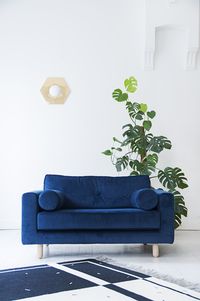 FEST | Avenue loveseat_ Holo light_ Effect carpet Photo by: Elske Nissen Styling by: Chantal Collette