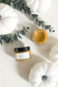 💚Super food, super concentrated power balm . Get your skin ready for colder weather by feeding it what it needs. Packed with vitamins and nutrients including spirulina, broccoli seed oil, algae extract, rich non-comedogenic butters, and hyaluronic acid. This face balm is a natural skincare superstar and the perfect addition to your skin care collection.