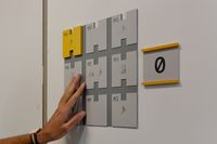 2017, Gif-sur-Yvette (91) L’atelier Polygraphik a été missionné pour concevoir un système signalétique pour le bâtiment Eiffel du campus universitaire de l’École CentraleSupélec. Nous avons dessiné le caractère typographique monospace “Central” pour mettre en place un système de repérage alphanumérique universel. Celui-ci permet le déplacement aisé des étudiants, en donnant toutes les informations nécessaires, sans pour autant saturer l’espace d’informations. ...