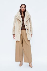 Image 1 de MANTEAU EFFET FAUSSE FOURRURE de Zara