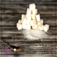 مقادیر بیش از حد قند اضافه شده میتواند اثرات مضری بر متابولیسم و سلامت کلی شما داشته باشد. به همین دلیل، بسیاری از افراد به شیرین کنندههای مصنوعی مانند سوکرالوز روی میآورند.
