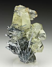Calcite: a powerful amplifier, this stone clears a space of negative and stagnant energy while amplifying psychic ability. | #perspicacityparty #magicgeodes #calcite
