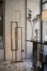 Edge floor lamp
