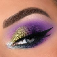 Angela Bright on Instagram: “New eyeshadow look on my channel! I played with the @mikaylajmakeup x @glamlite palette 💜 Congrats on the amazing collab…”