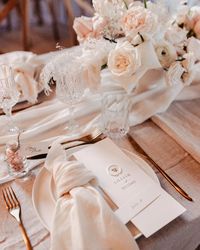 Blog Mariage sur Instagram : ON DIT OUI • À cette ambiance mystique aux notes poudrées. Photographe - @alchemia.photoandfilm Lieu -…