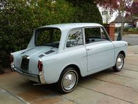 Deze Autobianchi Bianchina Berlina uit 1965 staat te koop in Engeland. Het autootje is afkomstig uit het Fiat 500 Museum in Garlenda (Italië) waar de auto..