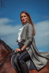 Femmes du Maroc, November 2013 Photo: Jad Rifari MUH: Keltoum El Anbari Styling: Dounia Taibi