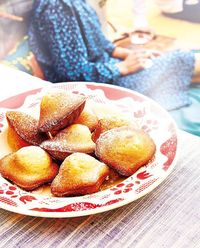 Madeleines à la fleur d’oranger pour 4 personnes - Recettes Elle à Table