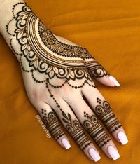 Here are some latest henna designs inspiration. #mehendi #mehendiart #mordenhenna #henna #hennainspiration #floralhenna #teejfestival #festiveseason #teej #sinjara #arabic #mehendidesigns #mehndidesign #hennadesign #uniquemehendidesign #simplemehendi #trendingmehendi #arabicmehendi #whitehenna #pakistanibride #indanbride #bridalmehendi #pakistanihenna