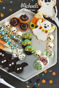 Impress your guests with a sweet spread for Halloween. 👻