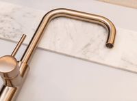 Meir propose des mitigeurs dans de superbes finitions, noir mat, laiton, champagne, inox. De quoi ajouter la touche finale à votre cuisine.