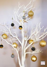 | How to Mix and Match Decor for a Rustic Chic and Modern Glam Christmas! | http://soiree-eventdesign.com