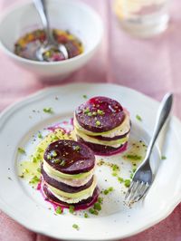 Recette : Millefeuille de betterave, mozzarella et avocat