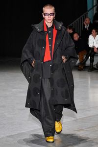 Sunnei Fall 2020 Menswear collection, runway looks, beauty, models, and reviews.