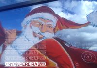 Voici une peinture sur vitrine pour annoncer l'arrivé de l'hiver, Noël, sa magie, ses couleurs et ses nuances. Vitrintepeinte.com