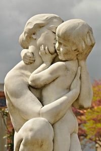sculpture mère et enfant Plus