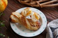 お菓子作り初心者さんでも大丈夫!パイシートで超簡単「かぼちゃのスティックパイ」 | おうちごはん