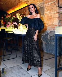 Silvia Bussade Braz on Instagram: "About last night 🖤 Look total @iorane para comemorar os 44 anos da @voguebrasil ✨ Escolhi uma pantacourt com a cintura bemmm alta + top com maxi volume nas mangas para este jantar especial! #ioranevogue44anos"