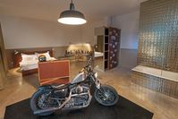 Part of the converted former 1864 spinning mill of Murg, Lofthotel is an unique hotel featuring spacious lofts aimed at bikers, cyclists and design fans alike. It offers magnificent views over Walensee Lake and the Churfirsten Mountains, just a 3 minute walk from the lakeside. Some lofts allow direct access by bicycle or motorbike. The Sagibeiz restaurant located on the lakeside offers seasonal and traditional Swiss cuisine.