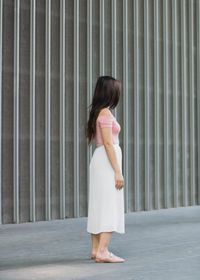Forever 21 off-the-shoulder bodysuit | Aritzia white pleated midi skirt