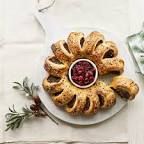 Sausage roll wreath recipe - BBC Food