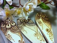 Wooden spoons designed with woodburning tool @Gail Regan Truax://dishfunctionaldesigns.blogspot.com/2012/08/wooden-spoon-love.html