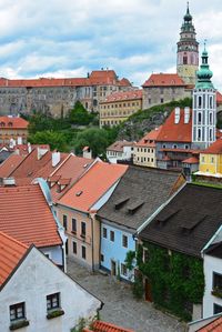 Cesky Krumlov in the Czech Republic is a colorful village straight out of a fairytale! The journey to Cesky Krumlov to Prague is about 2 hours. Check out this article for things to do in this charming town! #czechrepublic #czech #europe