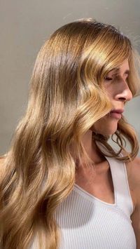 We're loving this apricot blonde Shadow Lights creation. Head to the link to discover how you can create this perfectly blended multi-tonal finish, using Koleston Perfect.