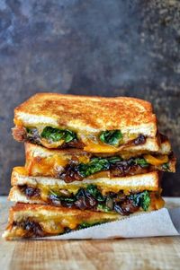 Croque monsieur épinard, oignons, cheddar