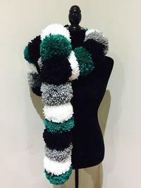 #pompom #pompomscarf #giantpompoms #bernatpremium