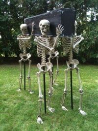 Amazing Outdoor Halloween Decorations Ideas For This Year12