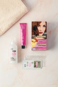 Kit de tintes para el cabello de IO Planet. Tinte, oxigenada y mascarilla capilar. Fotos para redes sociales.