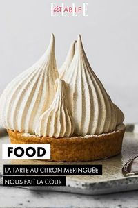 Dans toutes les pâtisseries de France, on trouve ce délice parmi les délices : la tarte au citron meringuée. Placée à côté de sa consœur, la tarte au citron, elle se veut exubérante avec sa meringue affriolante. Conseils et recettes pour la réaliser sans plus tarder.