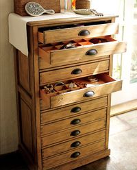 I would lovvve to have this chest for jewelry storage