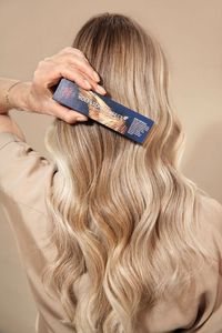 Global Ambassador Patricia Nikole created youthful almond blonde tones on her client using Mirror Lights. If you're obsessed with this beautifully blended gray coverage as much as we are, click now.