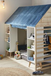 Petit, on rêvait tous d’une cabane en bois dans sa chambre d’enfants… Alors pourquoi ne pas en en créer une aujourd’hui avec cette idée DIY ? Voilà une idée d’aménagement parfaite pour une chambre d’enfant ! Retrouvez toutes nos idées DIY et tous leurs tuto sur leroymerlin.fr