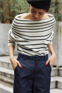予約IENA LA BOUCLE ニュアンス オフタートル プルオーバー 予約IENA LA BOUCLE ニュアンス オフタートル プルオーバー 15120 お届け予定9月中旬 限定数量に達し次第締め切りとなります 2016AW IENA IENA EDIFICE LA BOUCLE IENAとEDIFICEから新しいコンセプトブランドが誕生 コンセプトはありふれた日常にちょっとした非日常を 上質で本物を求める大人の女性男性に向けたコンセプトブランドです IENA LA BOUCLEが提案するのはより大人の女性に向けたワードローブ これまでのIENAにはないビビッドな配色ワンピースやハットのバリエーションは秘めた大人の魅力を引き出します 自分がまだ知らない秘めた大人の魅力に出会える 全く新しいコンセプトブランドです 大人気のオフタートルニットが冬バージョンで登場 ホールガーメントで立体的に編み上げたニット ソフトで弾力性に優れ軽く暖か肌触りも抜群です オフタートルデザインは着方によって様々なコーディネートが楽しめますよ 外側内側に折り返したオフタートルとしてはもちろん折り返...