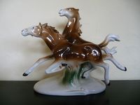 Porzellanfigur Zwei Pferde im Galopp von Kunst und Schund auf DaWanda.com